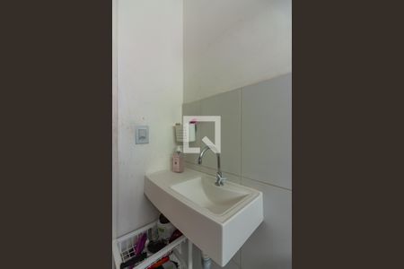 Banheiro de apartamento à venda com 2 quartos, 49m² em Jardim Cirino, Osasco