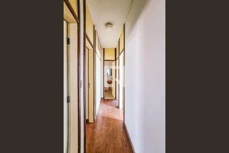 Corredor de apartamento à venda com 3 quartos, 90m² em Ouro Preto, Belo Horizonte