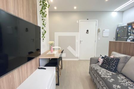 Sala de apartamento para alugar com 2 quartos, 44m² em Jardim Tupanci, Barueri