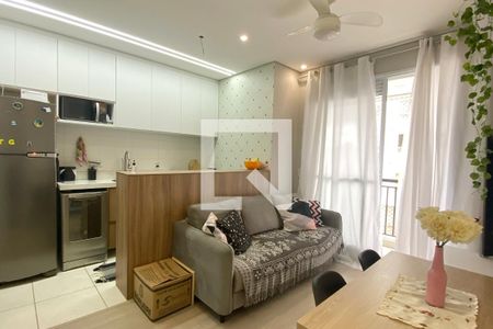 Sala de apartamento à venda com 2 quartos, 44m² em Jardim Tupanci, Barueri