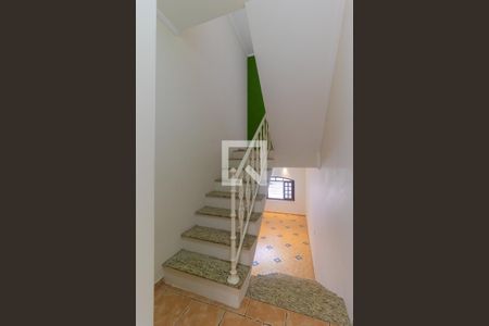 Escadas de casa para alugar com 3 quartos, 200m² em Jardim das Industrias, São José dos Campos