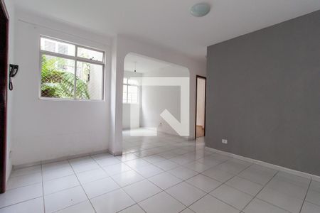 Sala de apartamento para alugar com 1 quarto, 59m² em Uberaba, Curitiba