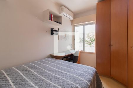 Quarto 2 de casa à venda com 3 quartos, 240m² em Santo Antônio, Porto Alegre