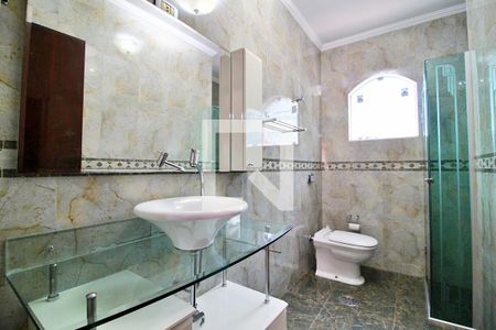 Banheiro da Suíte de casa à venda com 4 quartos, 203m² em Vila Curuçá, Santo André