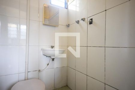 Banheiro de kitnet/studio para alugar com 1 quarto, 25m² em Cidade Intercap, Taboão da Serra