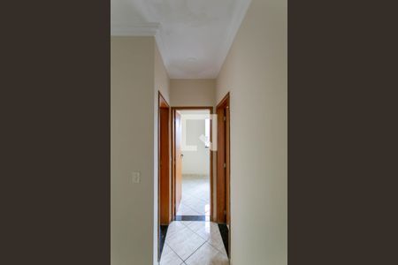 Corredor de apartamento para alugar com 3 quartos, 62m² em Mantiqueira, Belo Horizonte