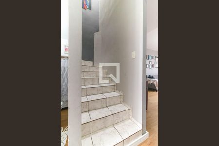 Escada de casa à venda com 2 quartos, 68m² em Jardim Monte Alegre, Taboão da Serra