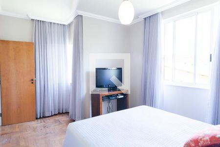 Casa à venda com 309m², 4 quartos e 4 vagas Casa à venda com 309m², 4 quartos e 4 vagassuite