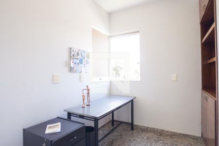 Casa à venda com 309m², 4 quartos e 4 vagas Casa à venda com 309m², 4 quartos e 4 vagashome oficie