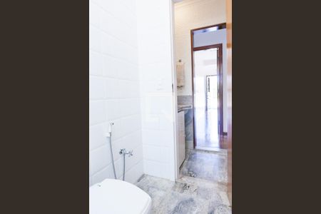 Casa à venda com 309m², 4 quartos e 4 vagas Casa à venda com 309m², 4 quartos e 4 vagasBanheiro Social