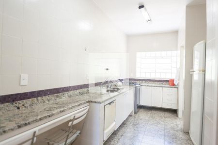 Casa à venda com 309m², 4 quartos e 4 vagas Casa à venda com 309m², 4 quartos e 4 vagascozinha