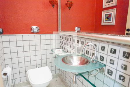 Casa à venda com 309m², 4 quartos e 4 vagas Casa à venda com 309m², 4 quartos e 4 vagasLavabo