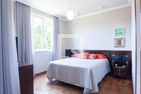 Casa à venda com 309m², 4 quartos e 4 vagas Casa à venda com 309m², 4 quartos e 4 vagassuite