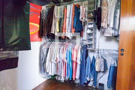 Casa à venda com 309m², 4 quartos e 4 vagas Casa à venda com 309m², 4 quartos e 4 vagasCloset da suíte