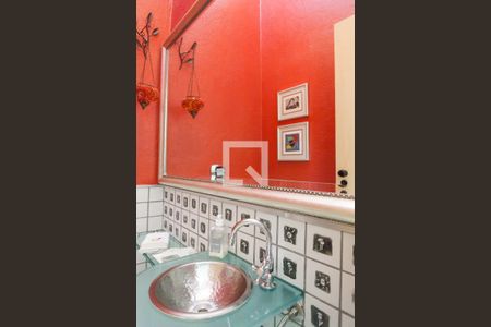 Casa à venda com 309m², 4 quartos e 4 vagas Casa à venda com 309m², 4 quartos e 4 vagasLavabo