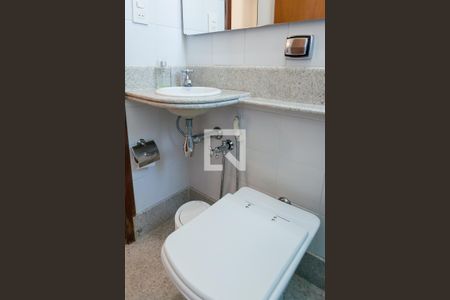 Casa à venda com 309m², 4 quartos e 4 vagas Casa à venda com 309m², 4 quartos e 4 vagasbanheiro sala 2