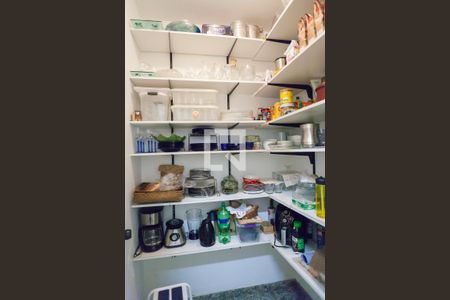 Casa à venda com 309m², 4 quartos e 4 vagas Casa à venda com 309m², 4 quartos e 4 vagasDespensa