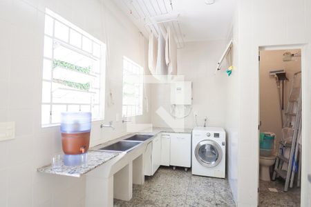 Casa à venda com 309m², 4 quartos e 4 vagas Casa à venda com 309m², 4 quartos e 4 vagasÁrea de Serviço