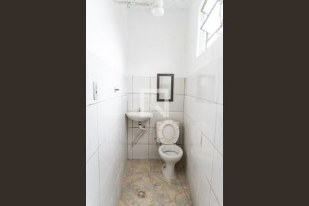 Banheiro de casa à venda com 1 quarto, 40m² em Vila Babilonia, São Paulo