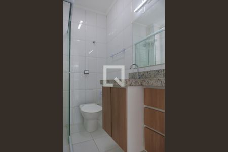 Banheiro de kitnet/studio para alugar com 1 quarto, 30m² em Boqueirão, Santos