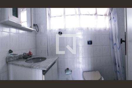 Banheiro de kitnet/studio para alugar com 1 quarto, 44m² em Centro, São Vicente