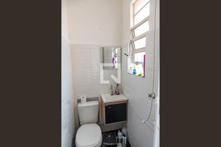 Banheiro de kitnet/studio para alugar com 1 quarto, 40m² em Liberdade, São Paulo