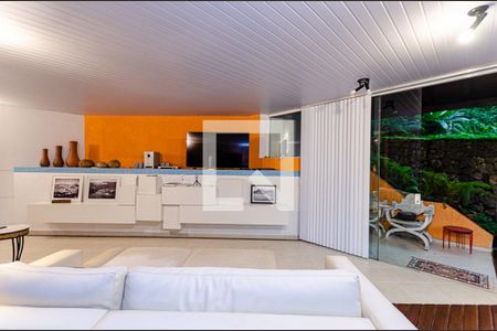 Sala de casa de condomínio à venda com 5 quartos, 320m² em Badu, Niterói