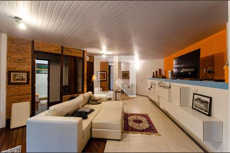 Sala de casa de condomínio à venda com 5 quartos, 320m² em Badu, Niterói