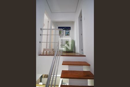 Escada de apartamento para alugar com 2 quartos, 84m² em Laranjeiras, Rio de Janeiro