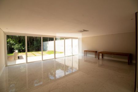 Sala  de casa de condomínio à venda com 4 quartos, 657m² em Granja Julieta, São Paulo