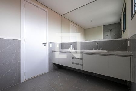 Suíte 1 - Banheiro de casa à venda com 5 quartos, 370m² em Alto de Pinheiros, São Paulo