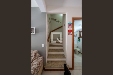 Escada de casa à venda com 2 quartos, 195m² em Guarujá, Porto Alegre