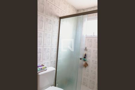 Banheiro suíte de apartamento à venda com 3 quartos, 64m² em Vila Mazzei, São Paulo