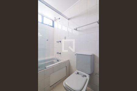 Apartamento à venda com 133m², 3 quartos e 2 vagas Apartamento à venda com 133m², 3 quartos e 2 vagasBanheiro da Suite