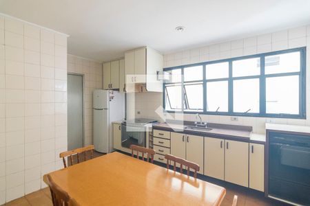 Apartamento à venda com 133m², 3 quartos e 2 vagas Apartamento à venda com 133m², 3 quartos e 2 vagasCozinha