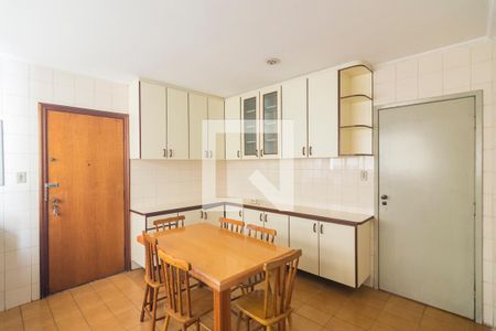 Apartamento à venda com 133m², 3 quartos e 2 vagas Apartamento à venda com 133m², 3 quartos e 2 vagasCozinha