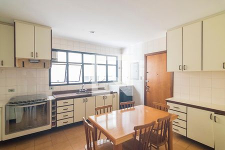 Apartamento à venda com 133m², 3 quartos e 2 vagas Apartamento à venda com 133m², 3 quartos e 2 vagasCozinha