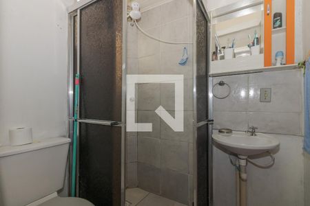 Banheiro de apartamento à venda com 2 quartos, 40m² em Mário Quintana, Porto Alegre