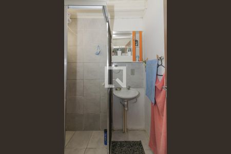 Banheiro de apartamento à venda com 2 quartos, 40m² em Mário Quintana, Porto Alegre