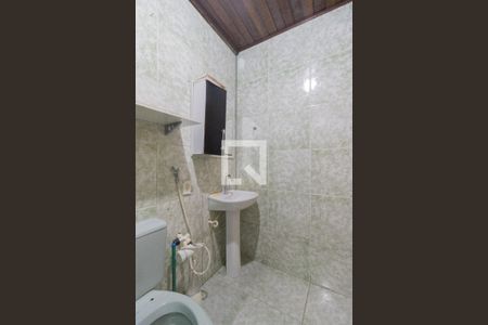 Banheiro da Suíte de casa à venda com 2 quartos, 100m² em Olaria, Canoas