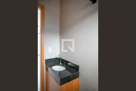 Banheiro de kitnet/studio para alugar com 1 quarto, 28m² em Vila Moinho Velho, São Paulo