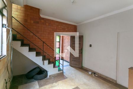 Sala de casa para alugar com 4 quartos, 80m² em Santa Cruz, Belo Horizonte