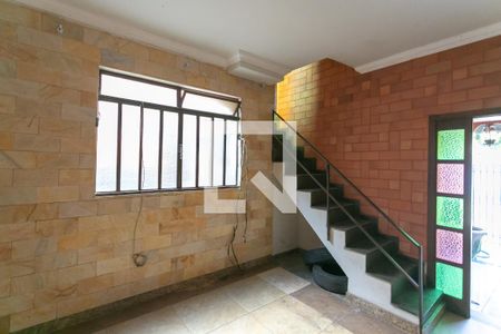 Sala de casa para alugar com 4 quartos, 80m² em Santa Cruz, Belo Horizonte