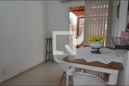 Sala de casa de condomínio para alugar com 3 quartos, 105m² em Vargem Pequena, Rio de Janeiro