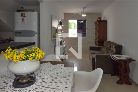 Sala de casa de condomínio para alugar com 3 quartos, 105m² em Vargem Pequena, Rio de Janeiro