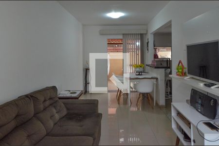 Sala de casa de condomínio para alugar com 3 quartos, 105m² em Vargem Pequena, Rio de Janeiro