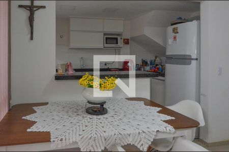 Sala de casa de condomínio para alugar com 3 quartos, 105m² em Vargem Pequena, Rio de Janeiro