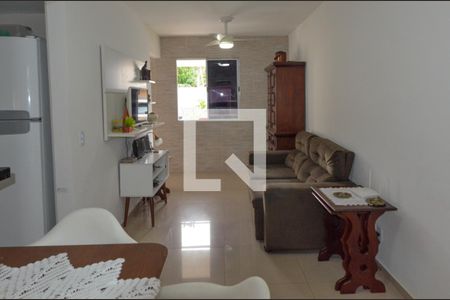 Sala de casa de condomínio para alugar com 3 quartos, 105m² em Vargem Pequena, Rio de Janeiro