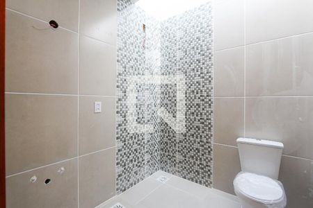 Banheiro suite de casa à venda com 2 quartos, 102m² em Jardim Itu, Porto Alegre
