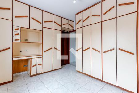 Quarto 2 de casa para alugar com 3 quartos, 120m² em Vila Nilo, São Paulo